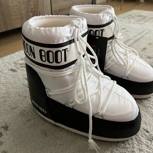 Moon Boot: Icon low snow boots NWT